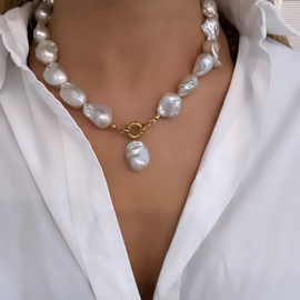 Comedie Necklace