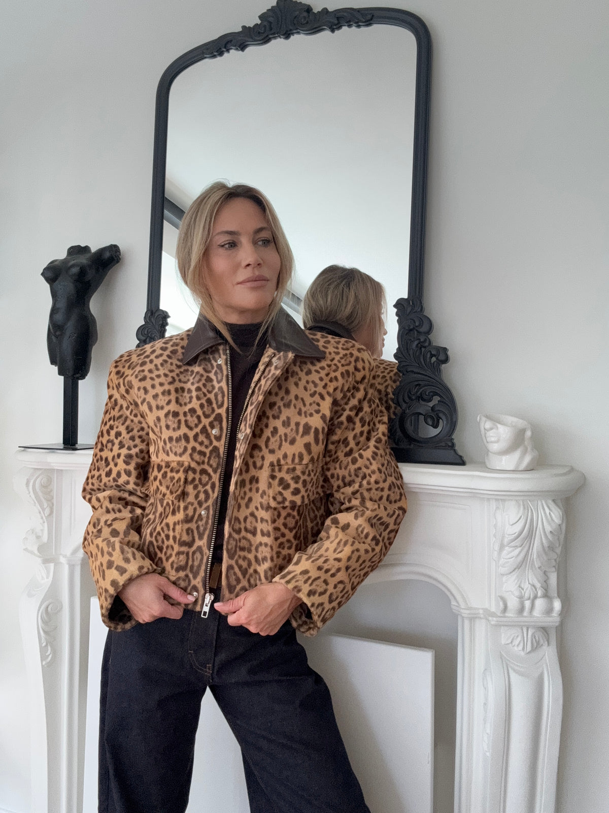 BEATE utility leopard print jacket with brown leather collar