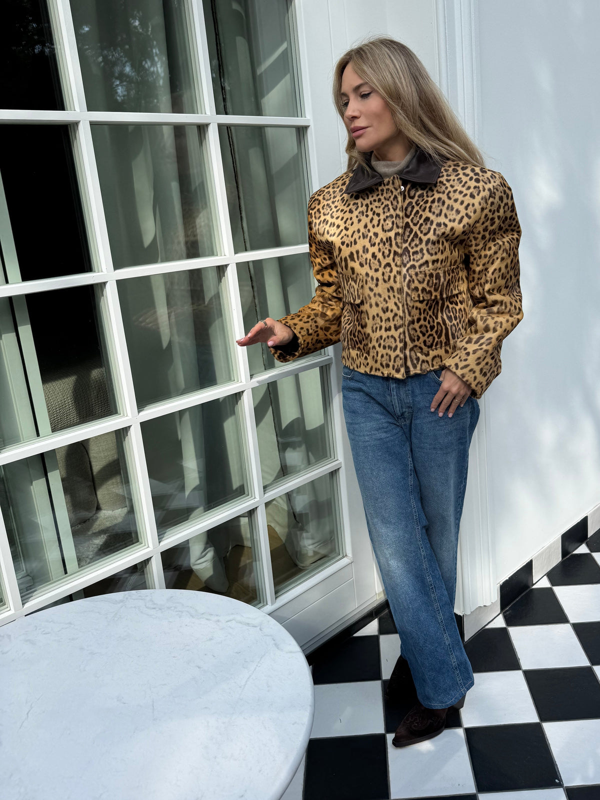 BEATE utility leopard print jacket with brown leather collar