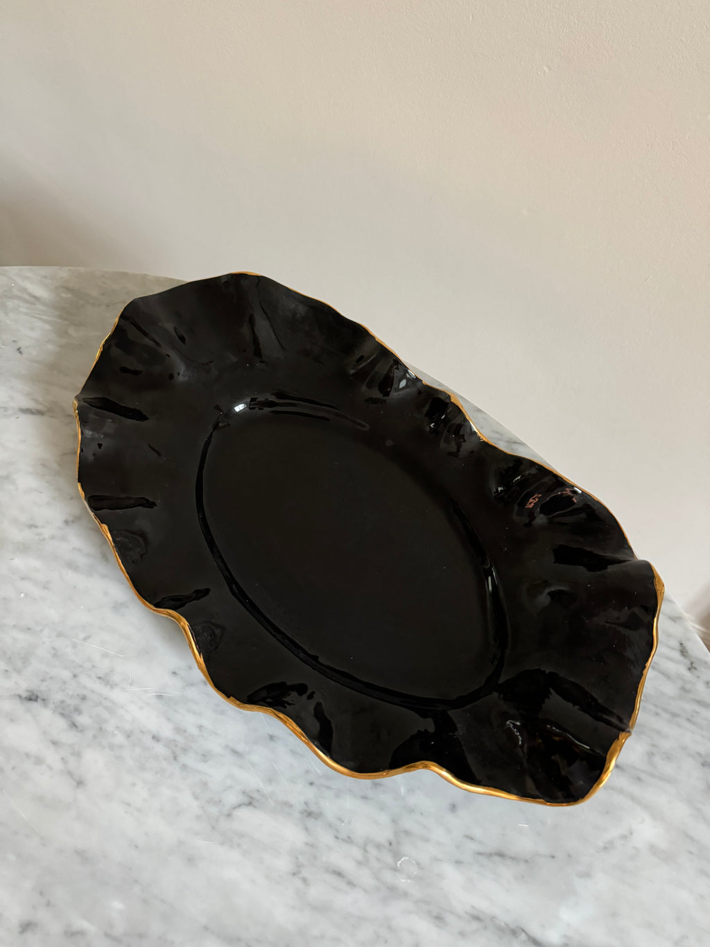 LARGE BLACK SHELL PLATE