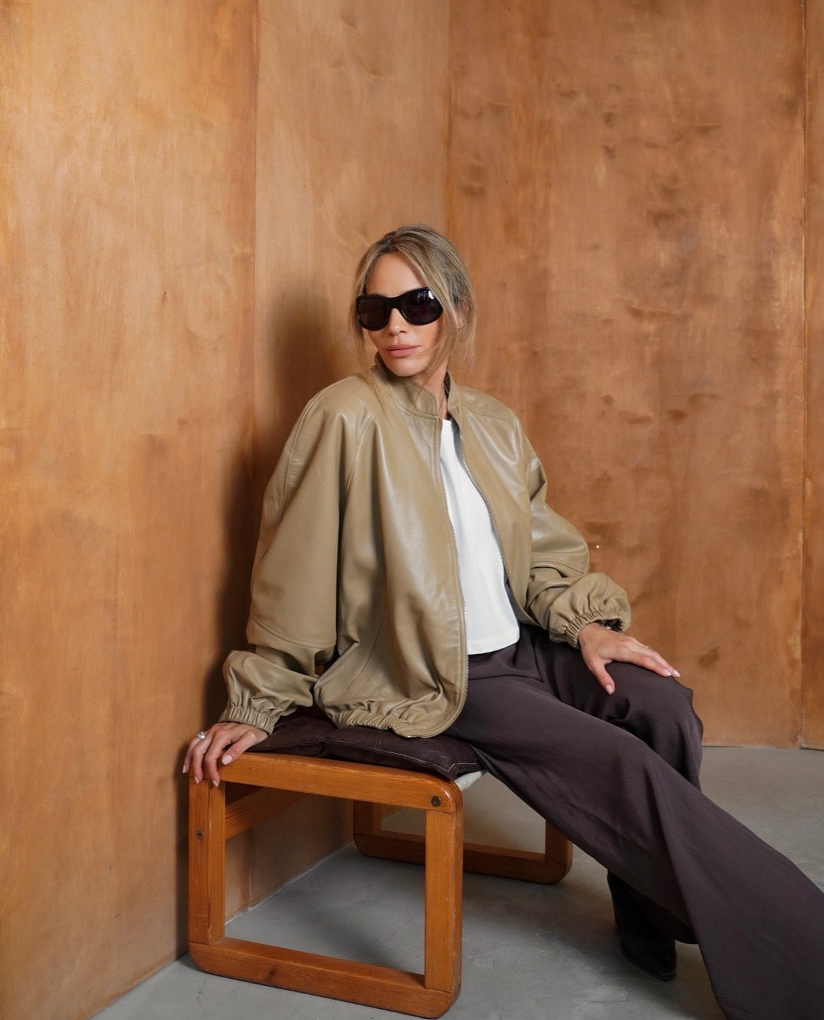 SEDUCTION oversized bomber jacket with collar in beige leather