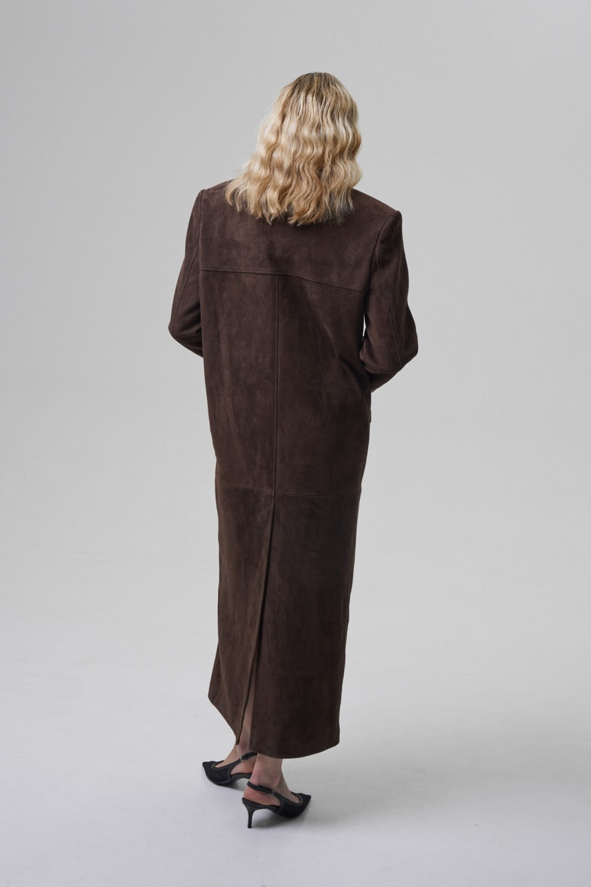 AMOUR straight coat in chocolate brown suede