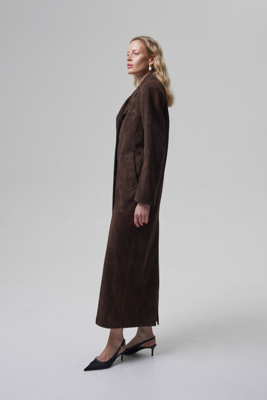 AMOUR straight coat in chocolate brown suede