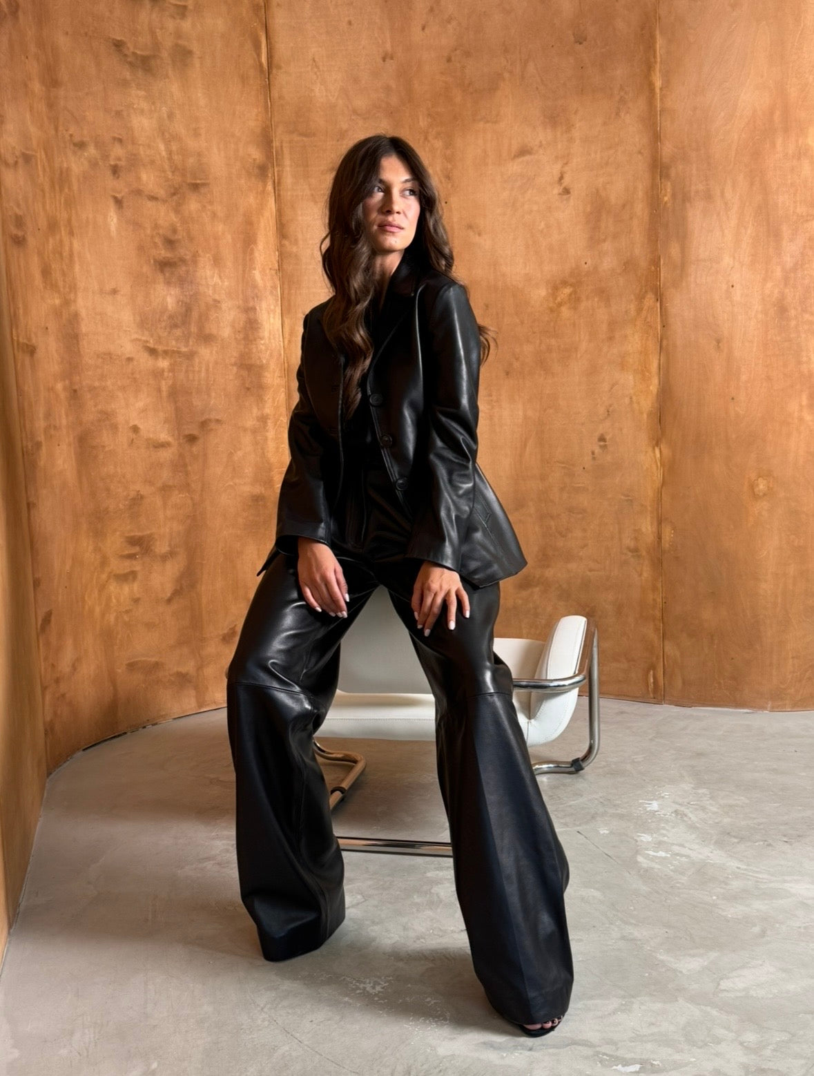 PLENITUDE waisted blazer in black leather