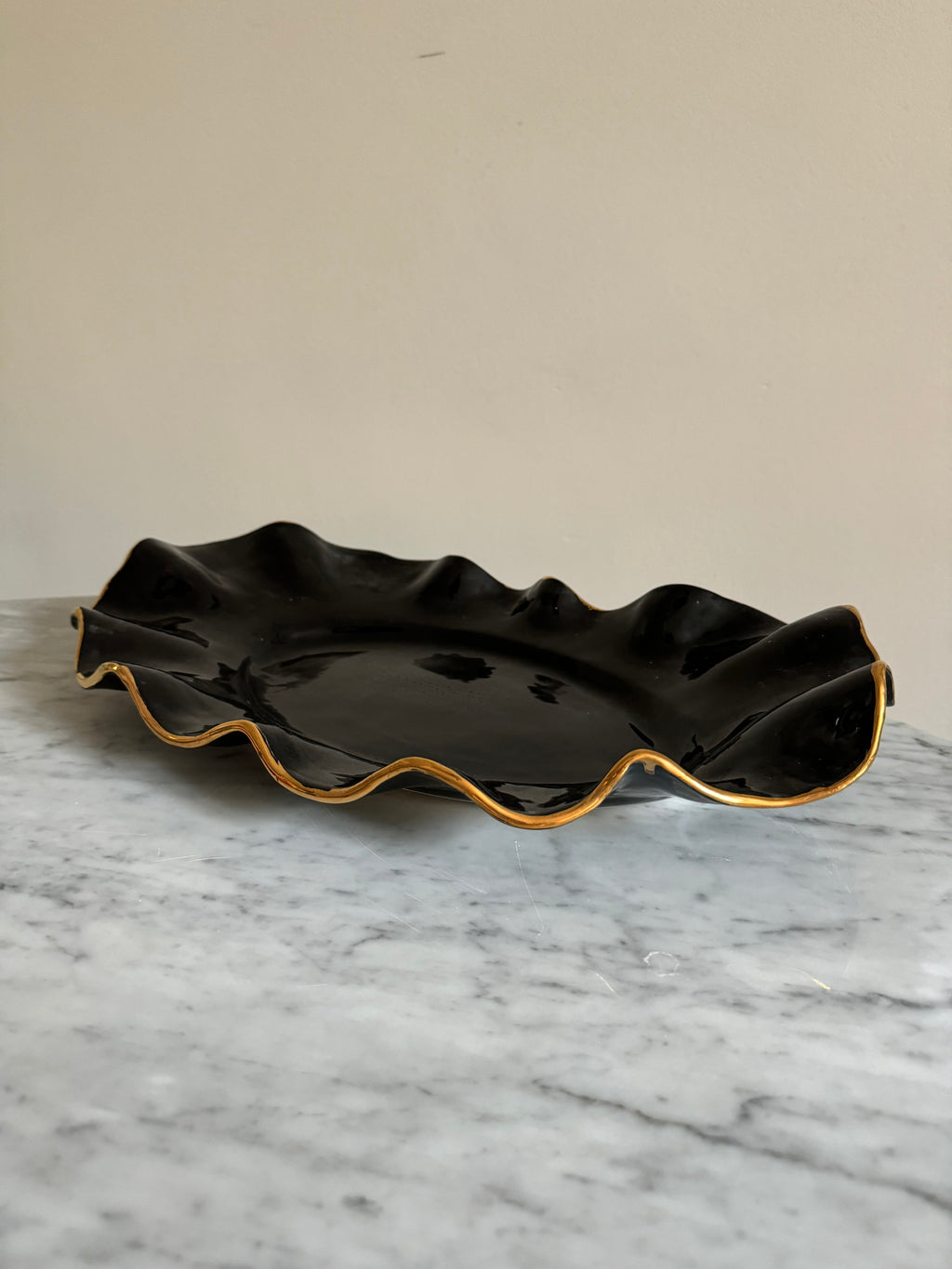 LARGE BLACK SHELL PLATE