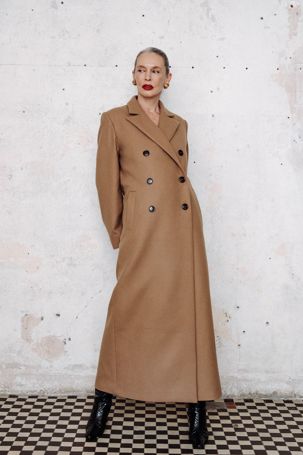 JALOUSIE straight coat in caramel wool