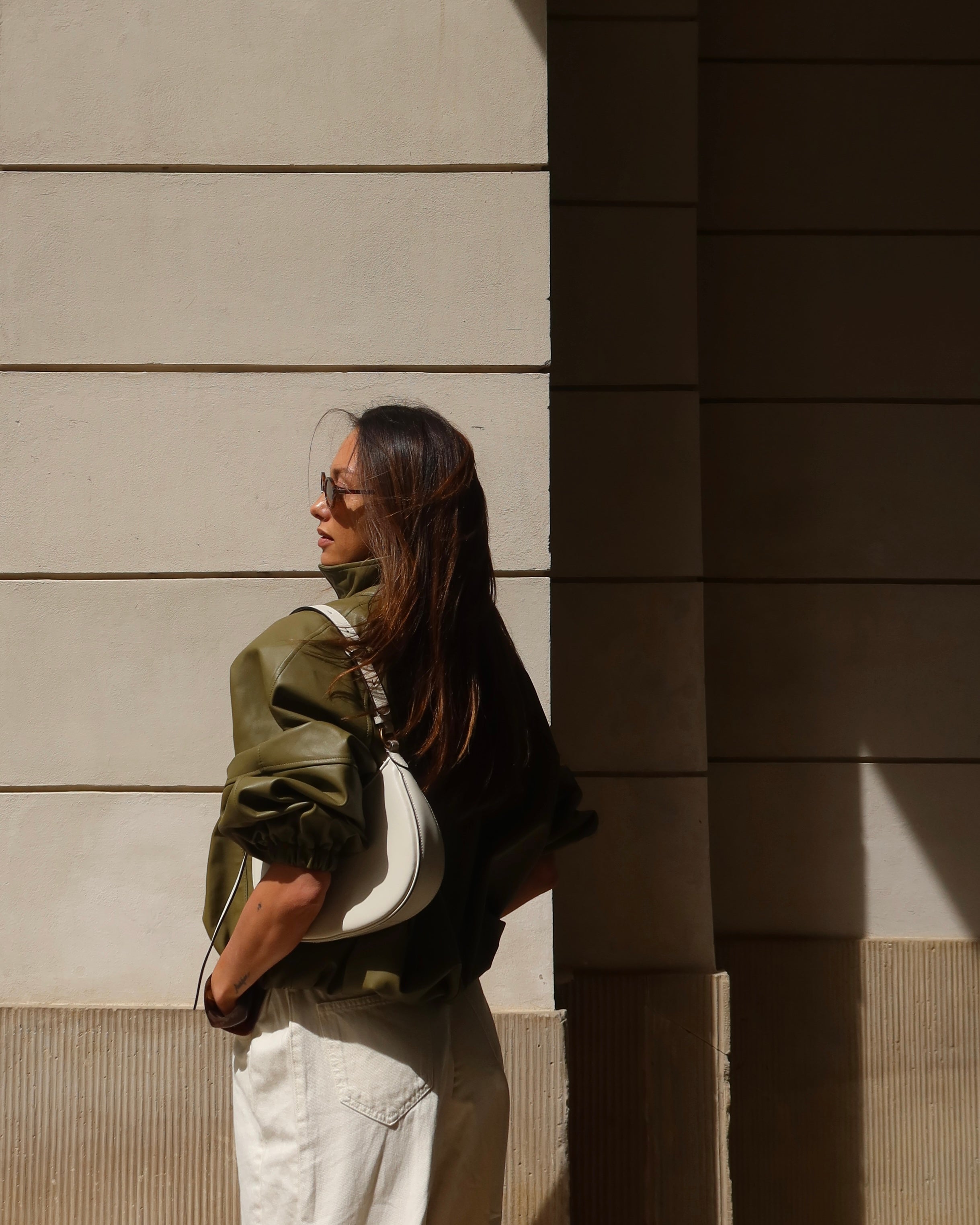 CALME SYMPLE Oversized-Bomberjacke mit Kragen aus Olivenleder
