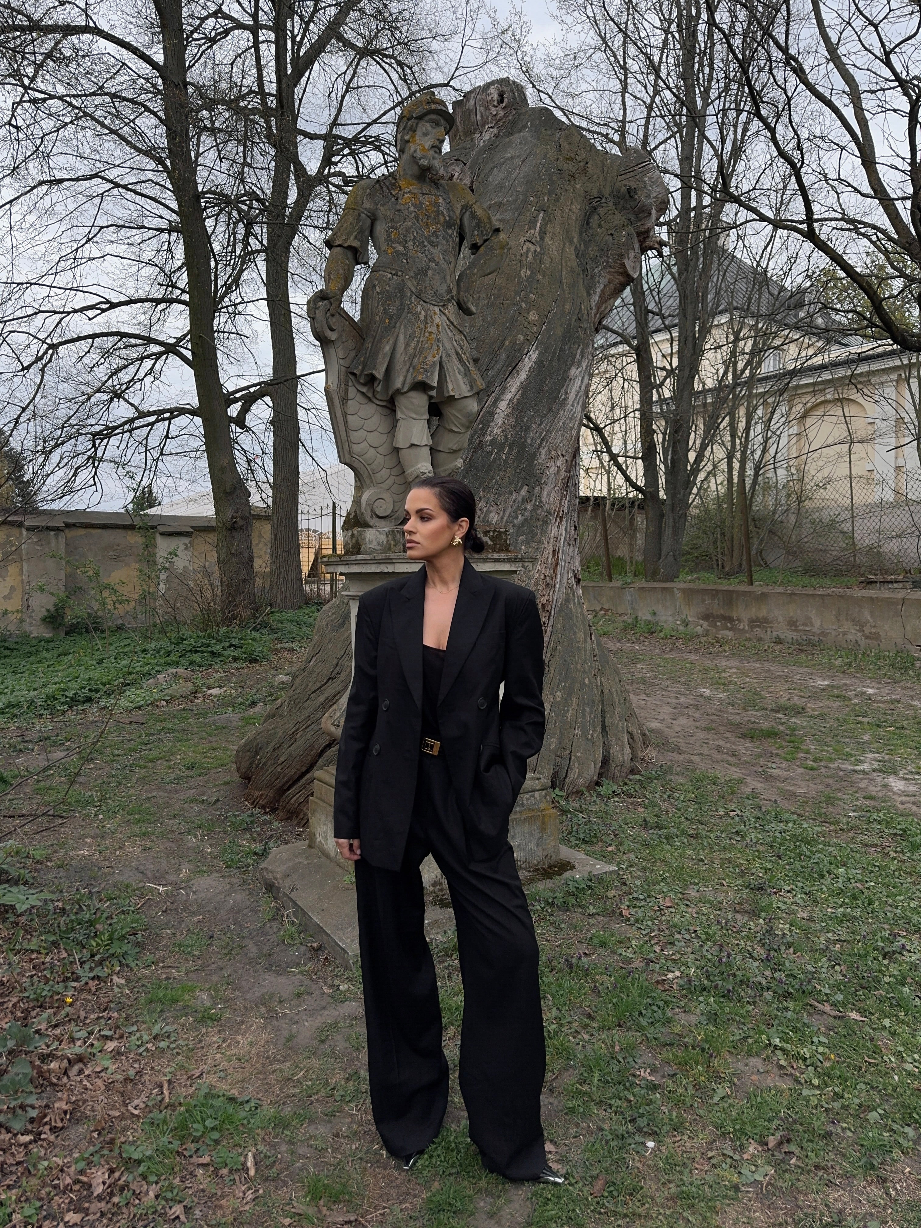AIMABLE hourglass blazer in black wool