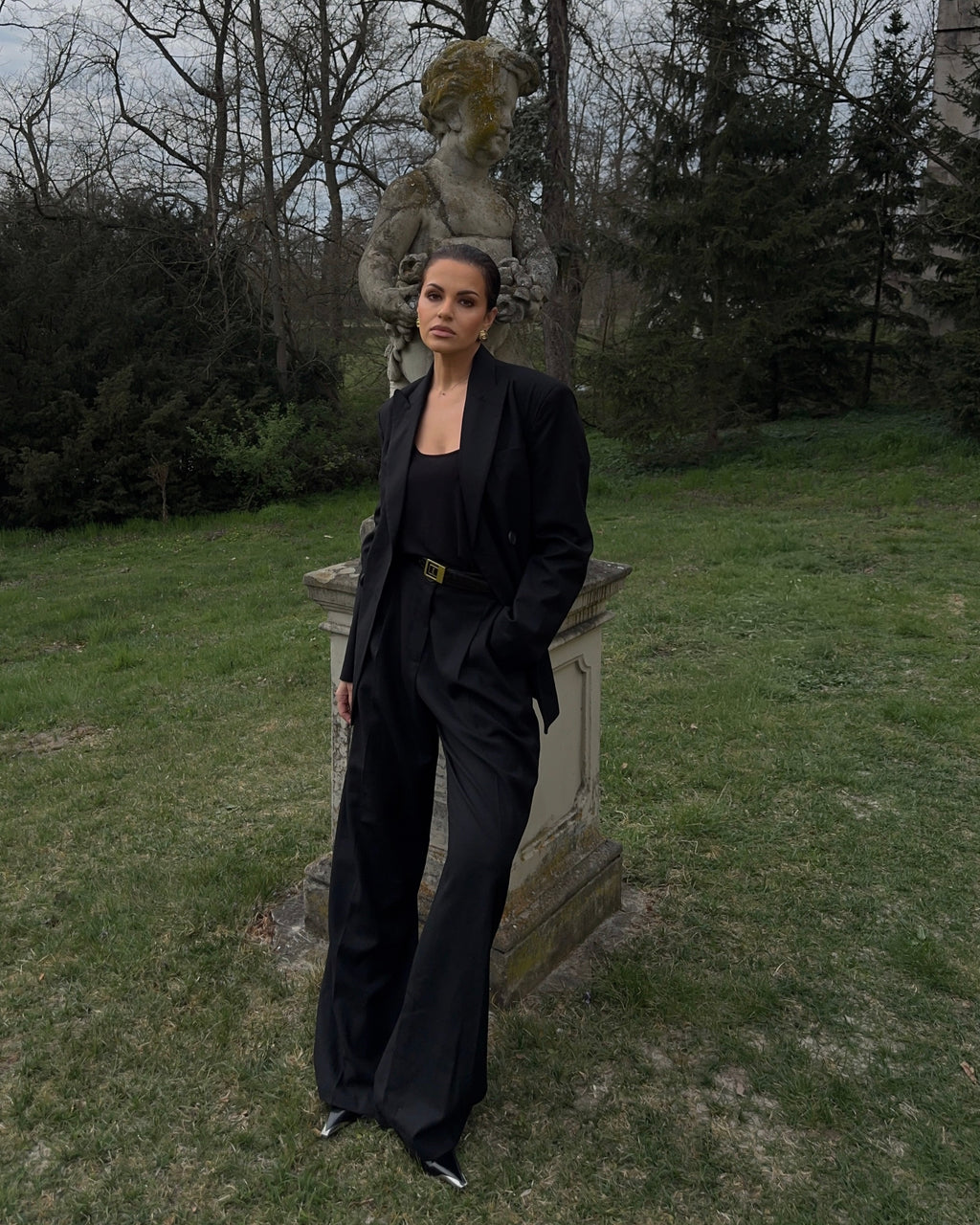 AIMABLE straight-leg trousers in black wool