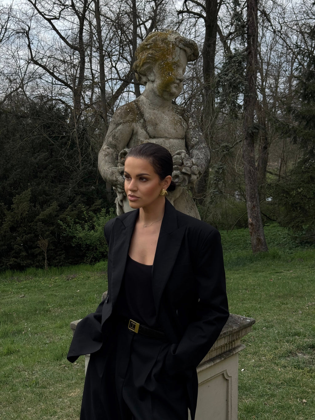 AIMABLE straight-leg trousers in black wool