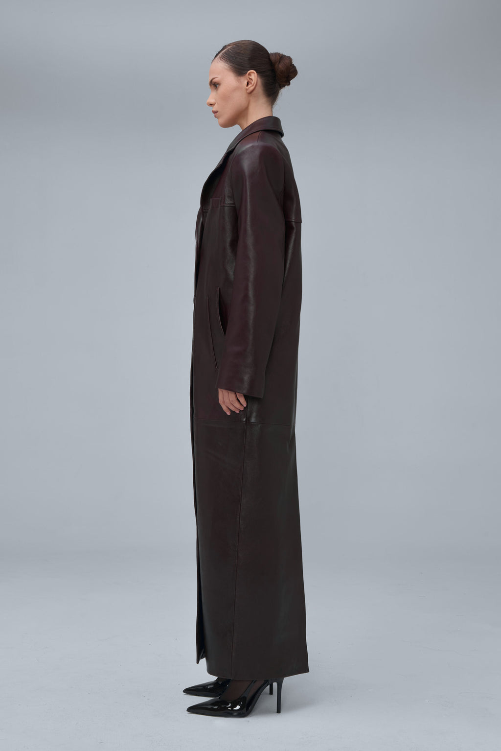 AMOUR straight coat in burgundy leather