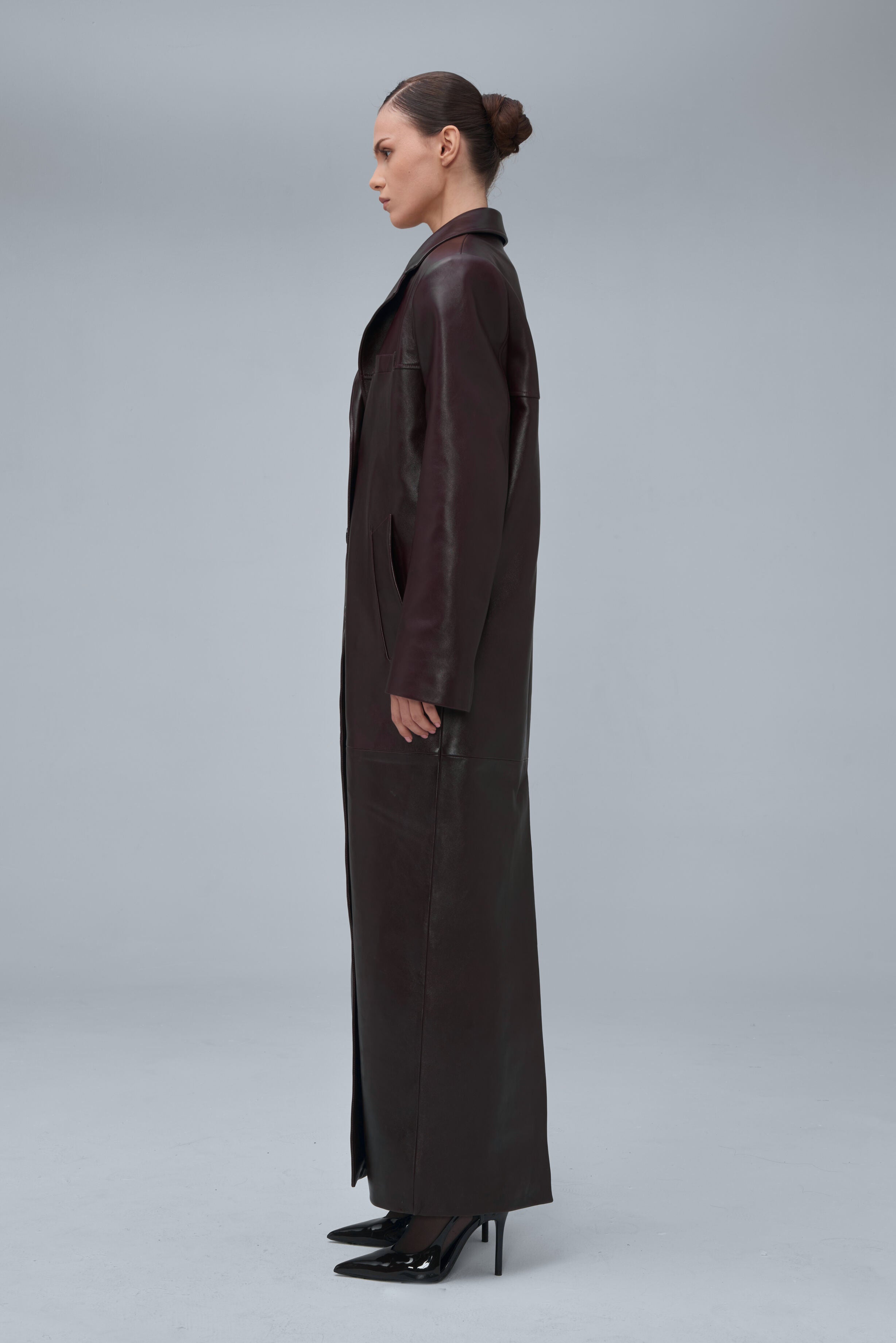 AMOUR straight coat in burgundy leather
