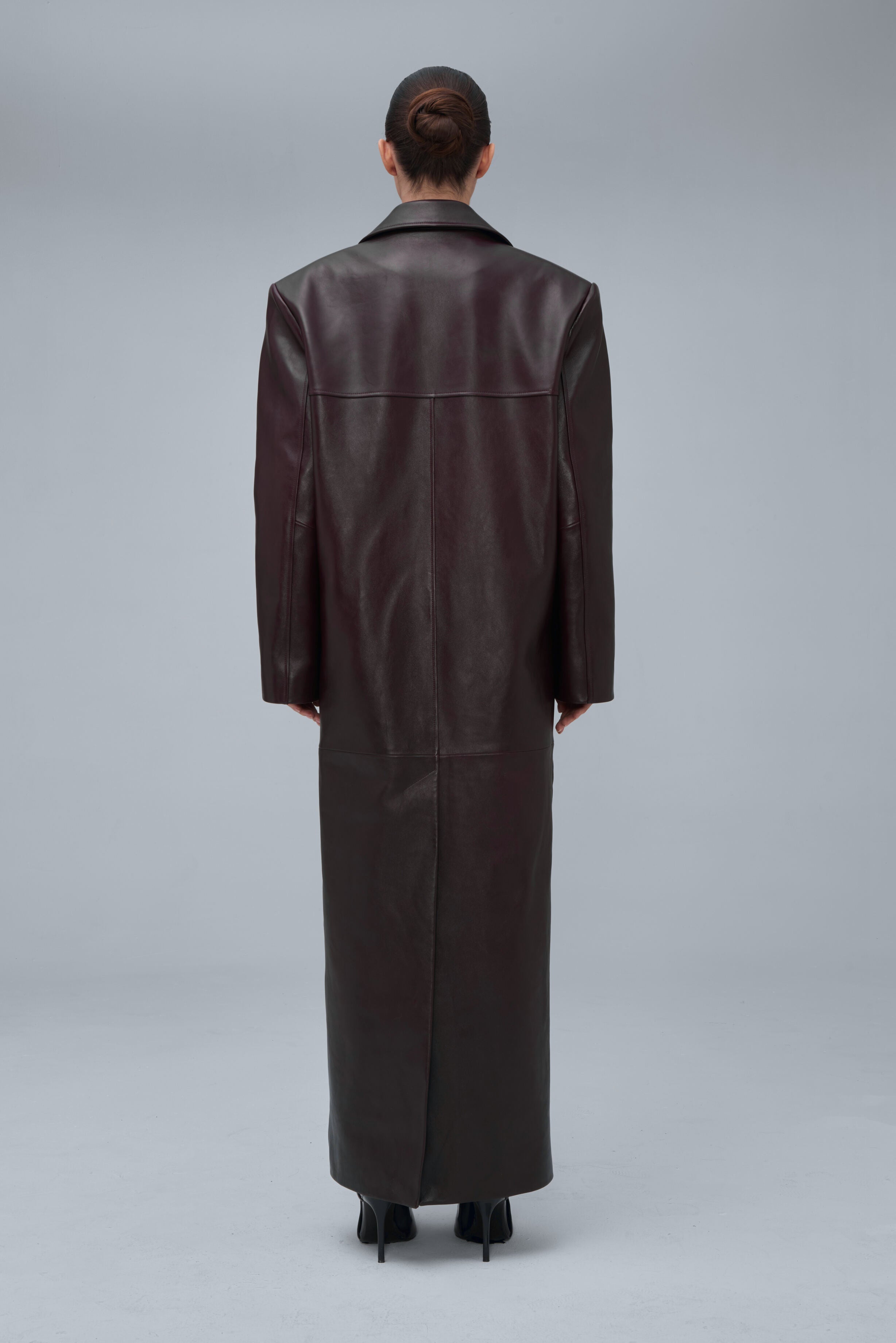 AMOUR straight coat in burgundy leather
